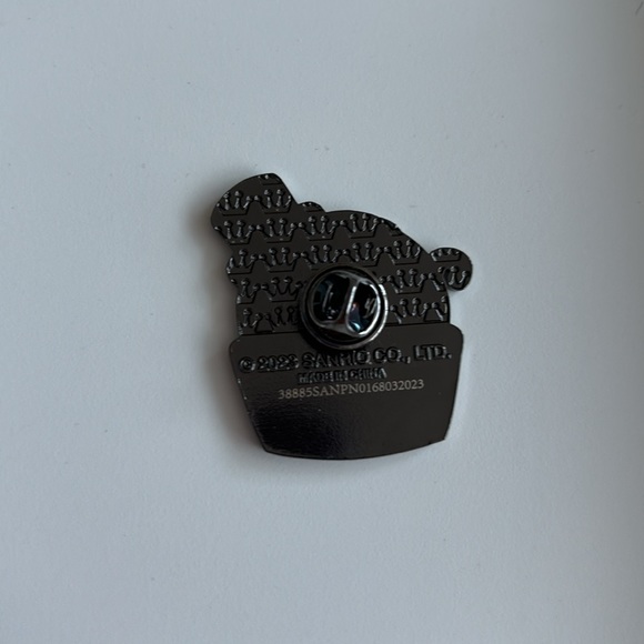 Sanrio glitter cupcakes Hello Kitty and friends blind box Pin Tuxedo Sam - Picture 3 of 3